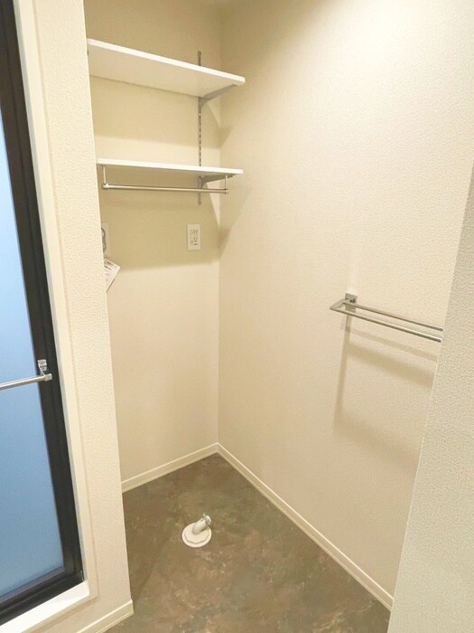 物件内観写真13　(洗濯機置場)