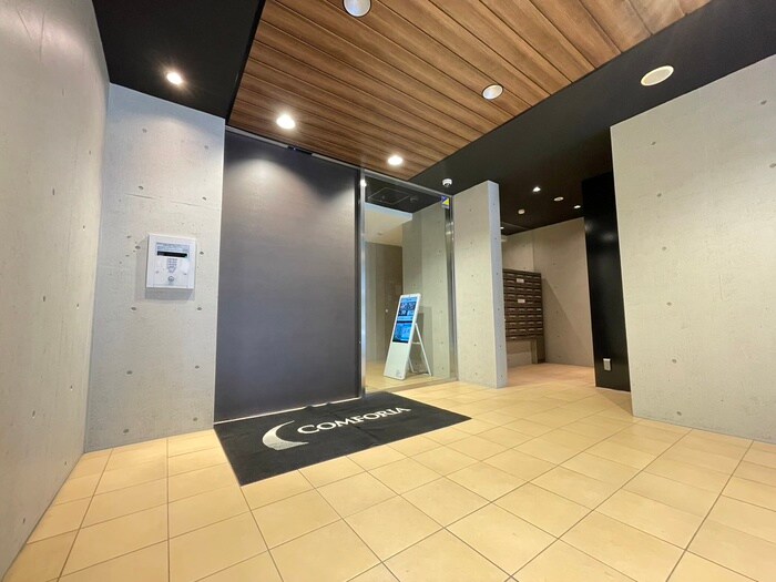 物件外観写真3　(エントランス部分)