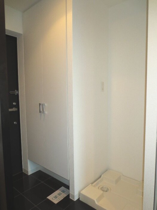 物件内観写真16　(玄関)