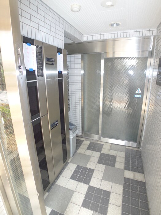 物件外観写真5　(エントランス部分)