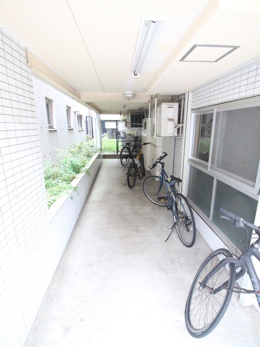 物件外観写真6　(駐輪場)