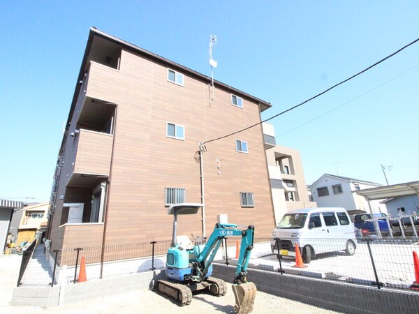 建築中