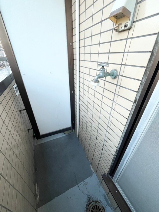 物件内観写真16　(洗濯機置場)