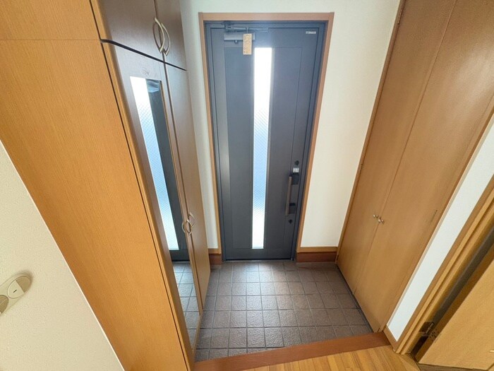 物件内観写真14　(玄関)