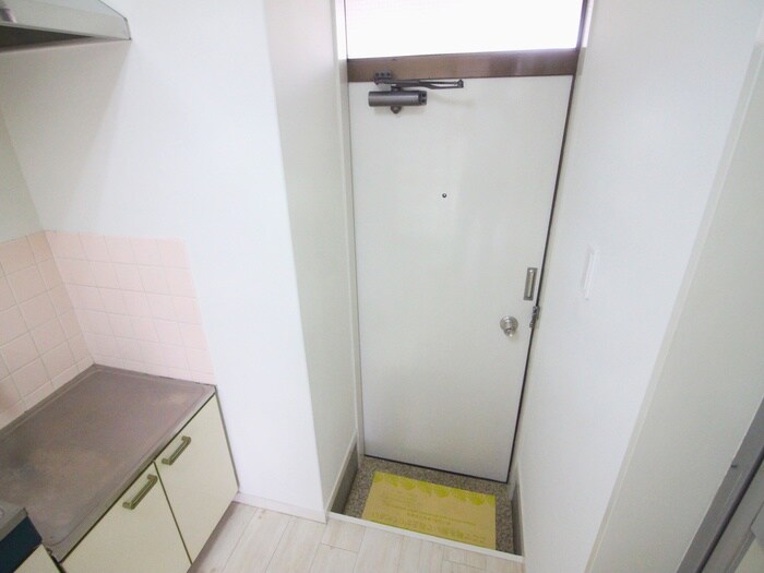 物件内観写真16　(玄関)
