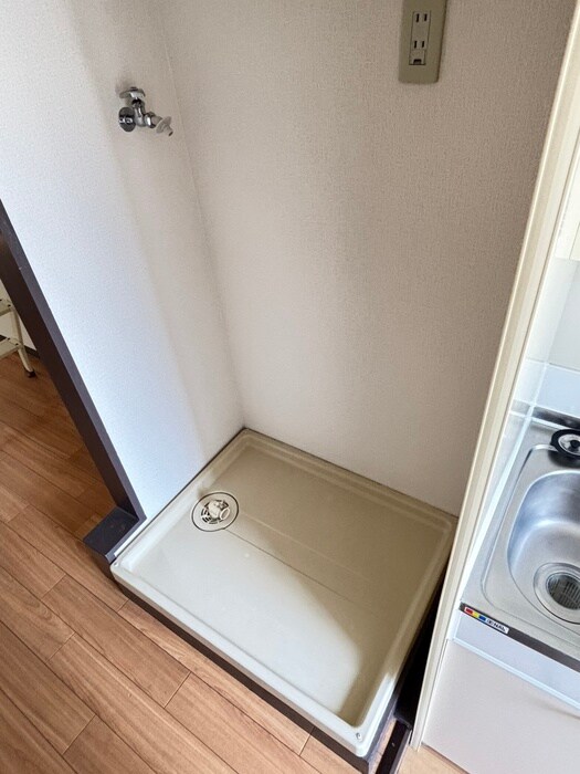 物件内観写真15　(洗濯機置場)