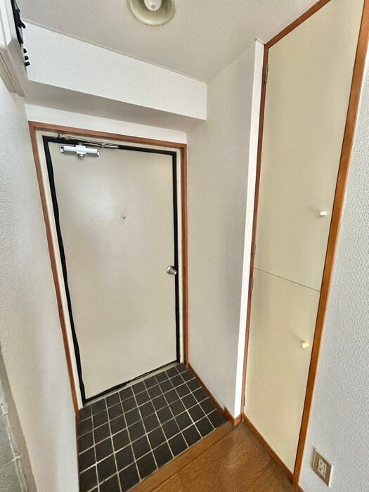 物件内観写真15　(玄関)