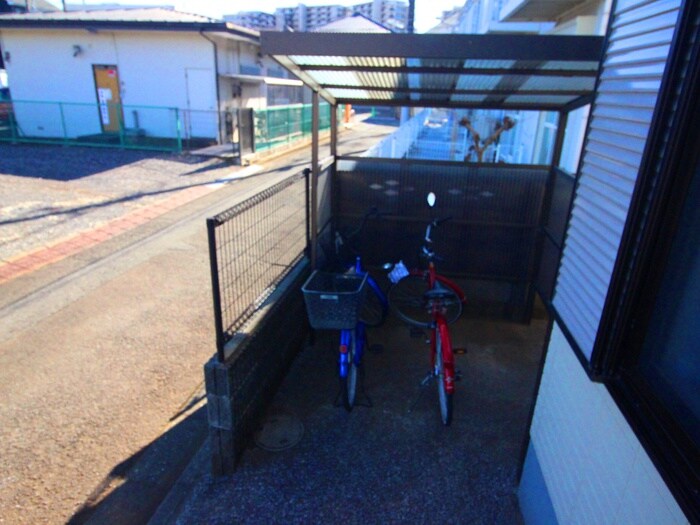 物件外観写真5　(駐輪場)