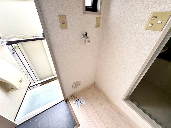 物件内観写真13　(洗濯機置場)