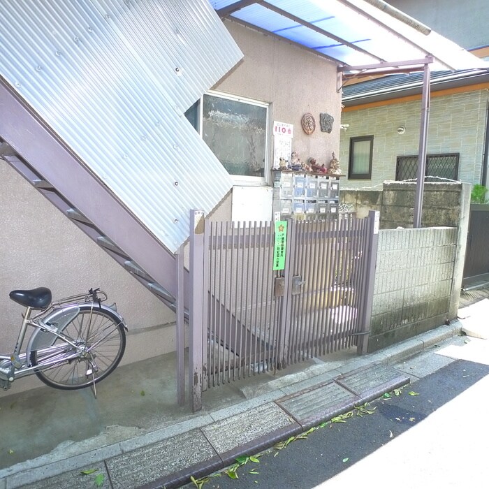 物件外観写真4　(エントランス部分)