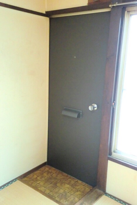 物件内観写真10　(玄関)