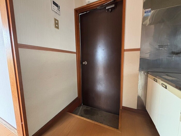 物件内観写真16　(玄関)