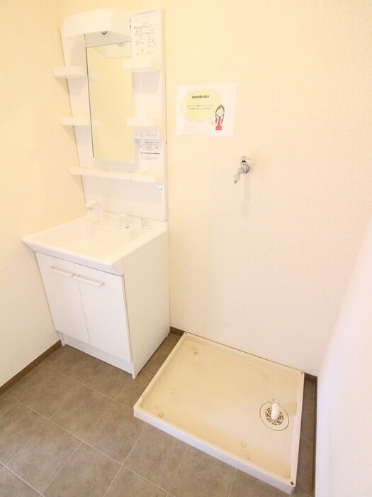 物件内観写真13　(洗濯機置場)