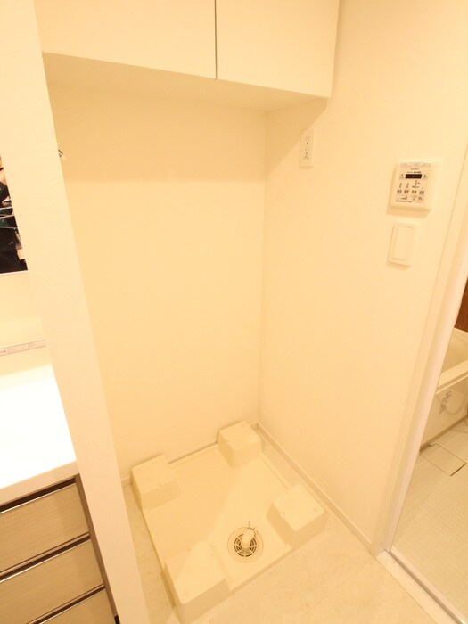 物件内観写真16　(洗濯機置場)