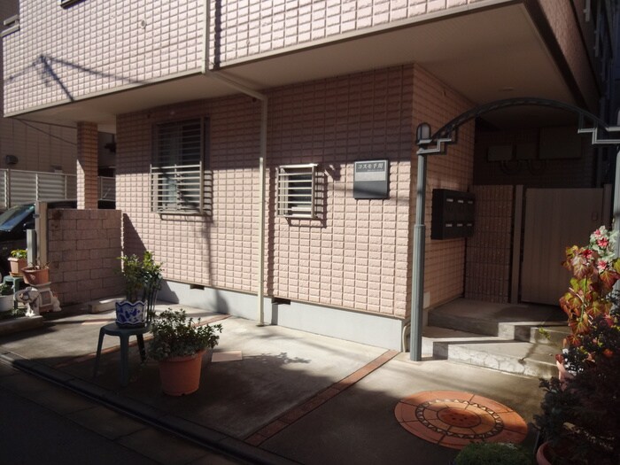 物件外観写真3　(エントランス部分)