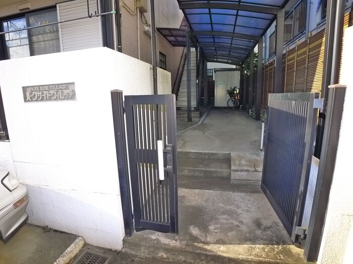 物件外観写真2　(エントランス部分)