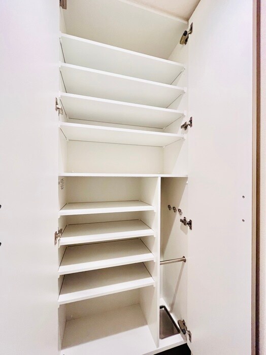 物件内観写真18　(靴箱)