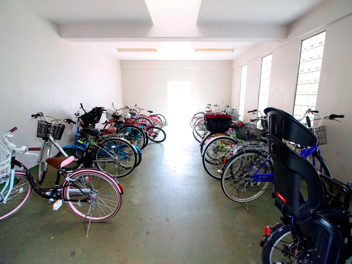 物件外観写真4　(駐輪場)