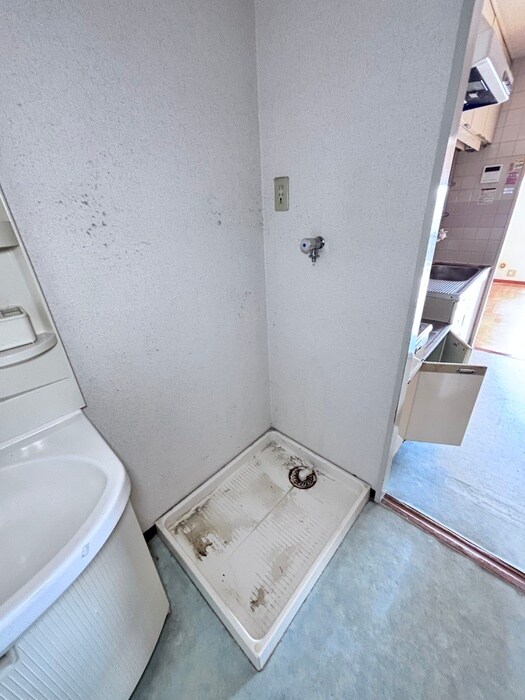 物件内観写真10　(洗濯機置場)