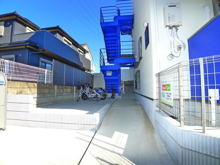 物件外観写真4　(駐輪場)