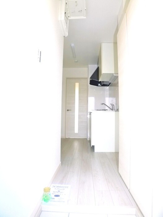 物件内観写真16　(玄関)