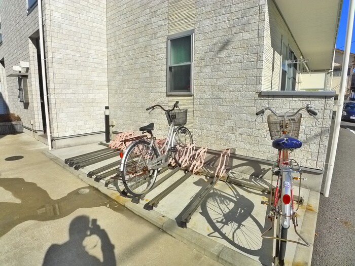 物件外観写真4　(駐輪場)