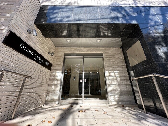 物件外観写真3　(エントランス部分)