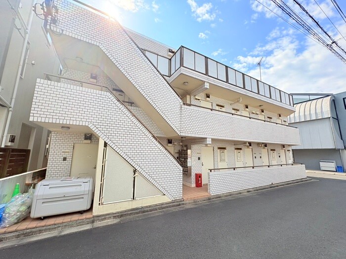 西山マンションの物件外観写真