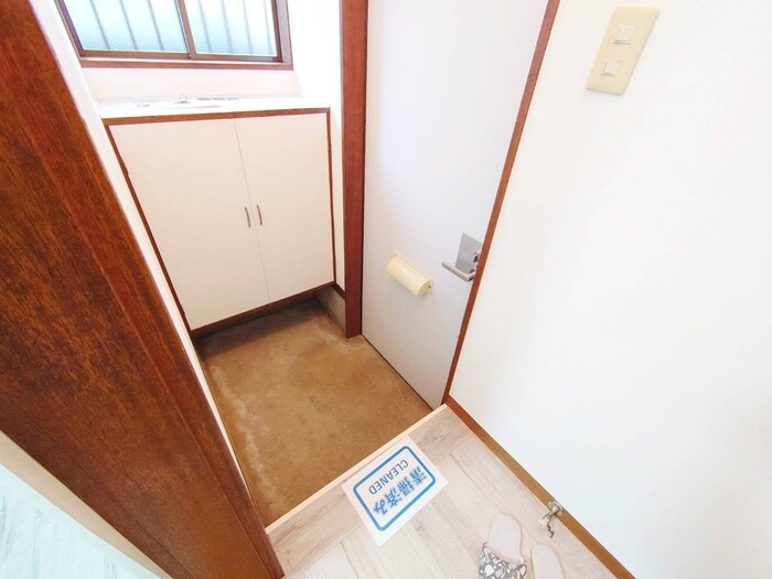 物件内観写真12　(玄関)