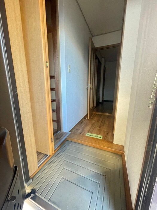物件内観写真16　(玄関)