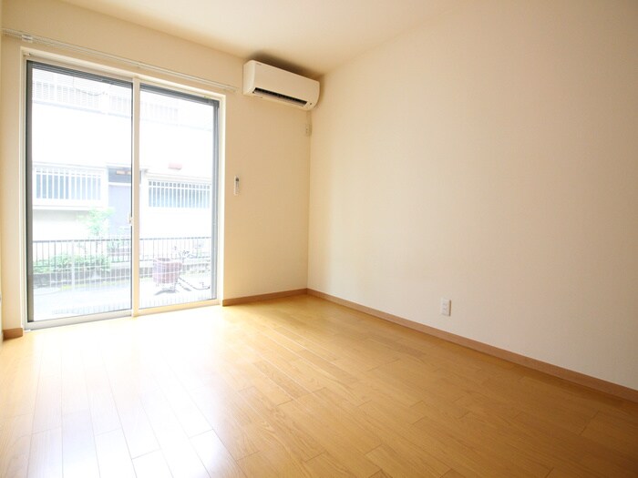 物件内観写真10　(居室)