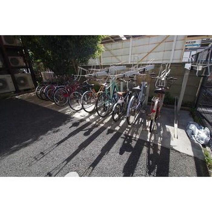 物件外観写真4　(駐輪場)