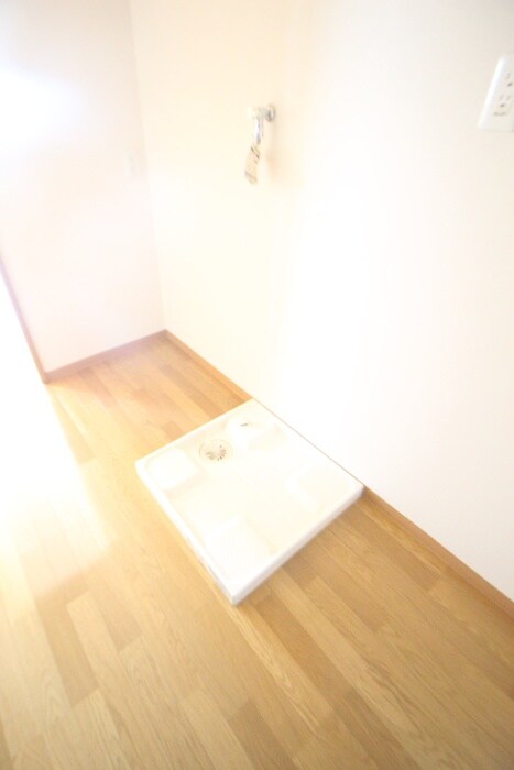 物件内観写真13　(洗濯機置場)