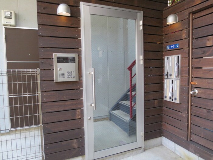 物件外観写真3　(エントランス部分)