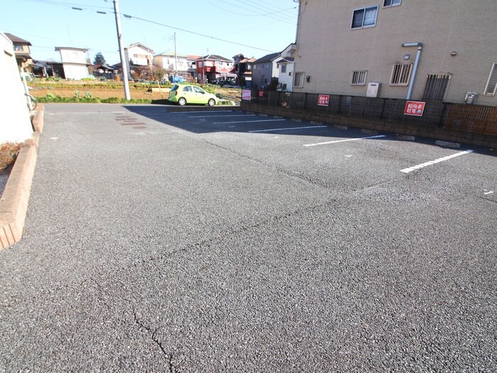 物件外観写真4　(駐車場)