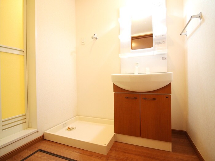 物件内観写真13　(洗濯機置場)