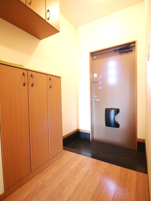 物件内観写真17　(玄関)