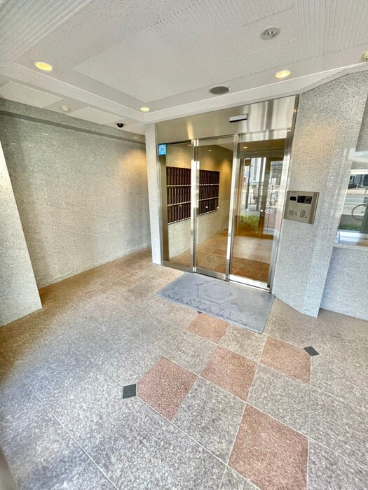 物件外観写真3　(エントランス部分)