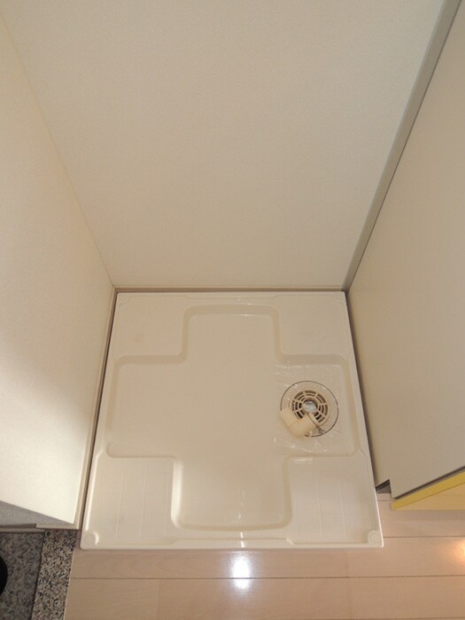 物件内観写真12　(洗濯機置場)