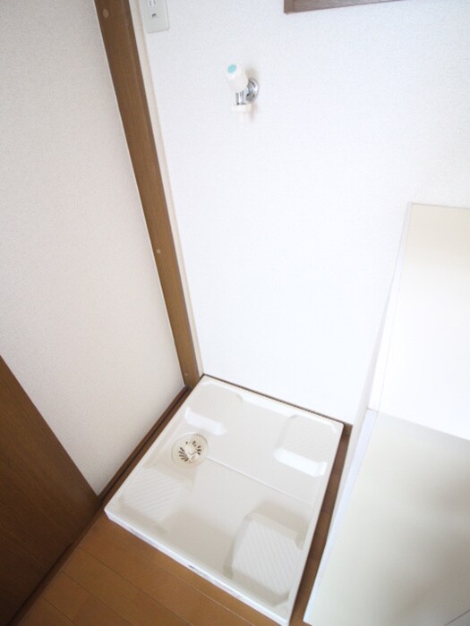 物件内観写真15　(洗濯機置場)