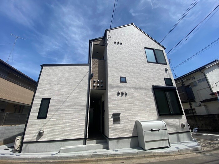 物件外観写真2　(エントランス部分)