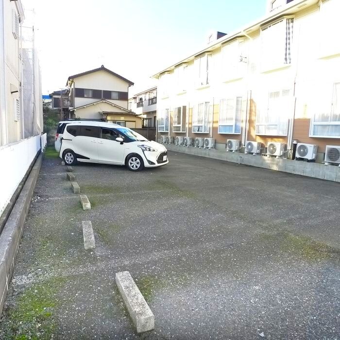 物件外観写真5　(駐車場)