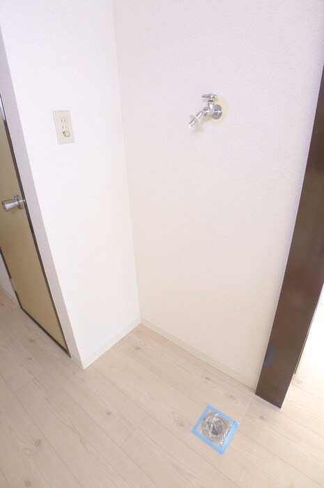 物件内観写真13　(洗濯機置場)