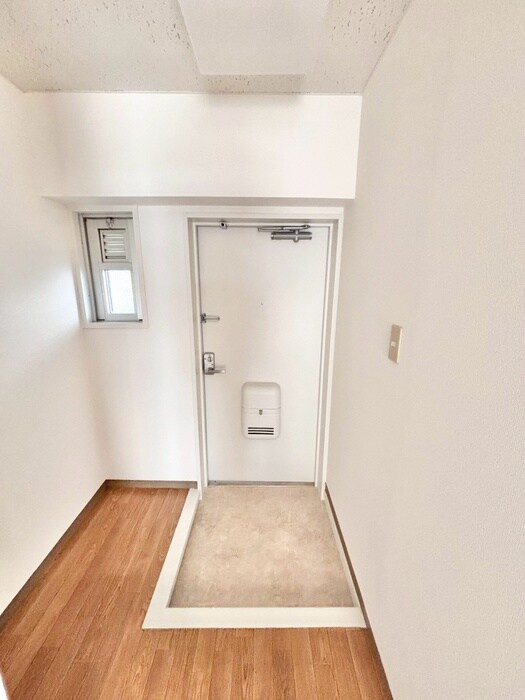 物件内観写真16　(玄関)