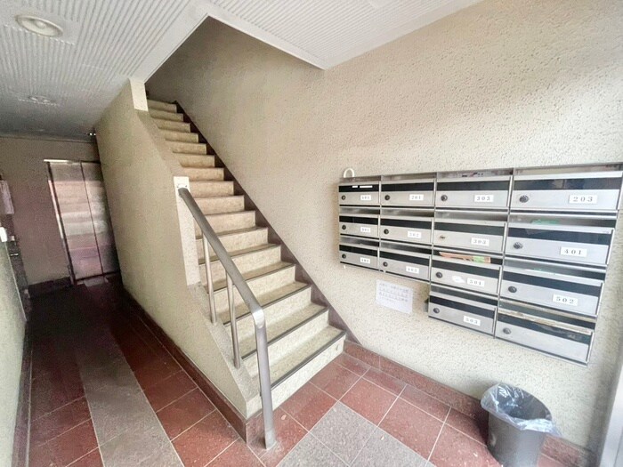 物件外観写真5　(エントランス部分)