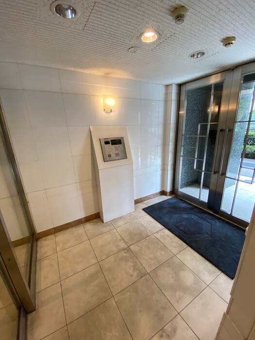 物件外観写真5　(エントランス部分)