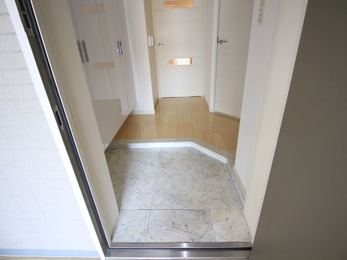 物件内観写真19　(玄関)