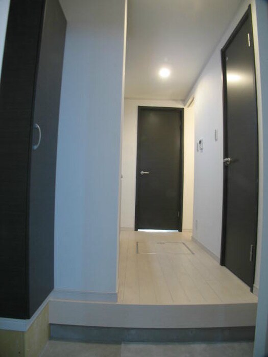 物件内観写真4　(玄関)