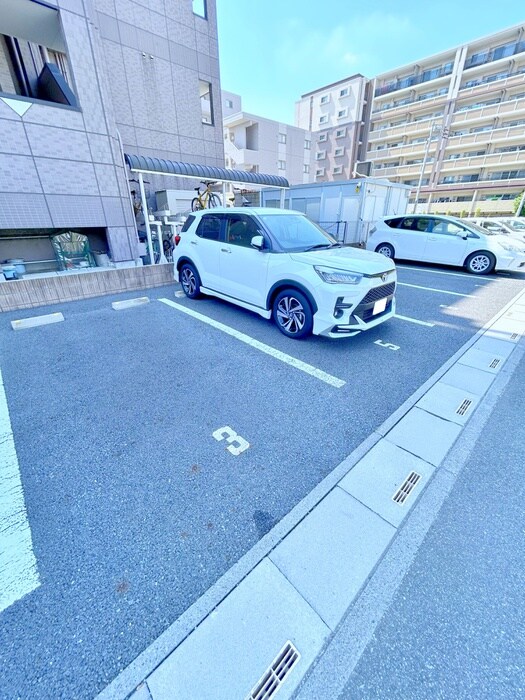 物件外観写真3　(駐車場)