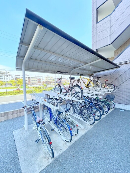 物件外観写真4　(駐輪場)